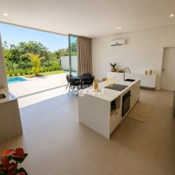 Casa de Condomínio com 278m², 3 quartos (sendo 3 suítes), 2 garagens, no bairro Canasvieiras em Florianópolis