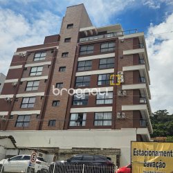 Apartamento com 62m², 2 quartos (sendo 1 suíte), 1 garagem, no bairro Centro em Florianópolis