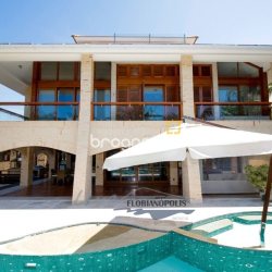 Casa com 900m², 5 quartos (sendo 5 suítes), 2 garagens, no bairro Jurerê Internacional em Florianópolis
