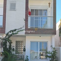 Casa com 114m², 3 quartos (sendo 1 suíte), 2 garagens, no bairro Canasvieiras em Florianópolis