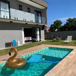 Casa de Condomínio com 257m², 4 quartos (sendo 3 suítes), 2 garagens, no bairro Rio Vermelho em Florianópolis