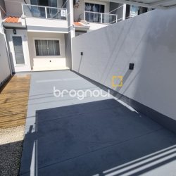 Casa com 80m², 2 quartos (sendo 1 suíte), 2 garagens, no bairro Forquilhas em São José