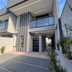 Casa com 140m², 3 quartos (sendo 1 suíte), 2 garagens, no bairro Ingleses em Florianópolis