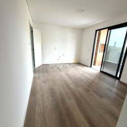 Apartamento com 57m², 2 quartos (sendo 1 suíte), 1 garagem, no bairro Santinho em Florianópolis