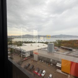 Apartamento com 47m², 1 quarto, 1 garagem, no bairro Coqueiros em Florianópolis