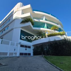Apartamento com 280m², 3 quartos (sendo 3 suítes), 4 garagens, no bairro Canasvieiras em Florianópolis