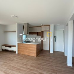 Cobertura com 172m², 3 quartos (sendo 2 suítes), 2 garagens, no bairro Campeche em Florianópolis