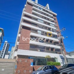 Apartamento com 79m², 2 quartos (sendo 1 suíte), 2 garagens, no bairro Centro em Florianópolis