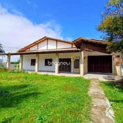 Casa com 504m², 4 quartos (sendo 2 suítes), 3 garagens, no bairro Daniela em Florianópolis