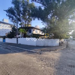 Terreno com 495m², no bairro Canasvieiras em Florianópolis