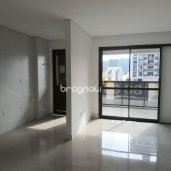 Apartamento com 75m², 2 quartos (sendo 1 suíte), 1 garagem, no bairro Kobrasol em São José