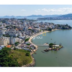 Apartamento com 199m², 3 quartos (sendo 3 suítes), 3 garagens, no bairro Coqueiros em Florianópolis