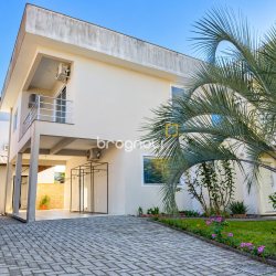 Casa Comercial com 187m², 5 quartos (sendo 1 suíte), 4 garagens, no bairro Campeche em Florianópolis