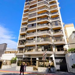 Apartamento com 170m², 4 quartos (sendo 2 suítes), 2 garagens, no bairro Centro em Florianópolis