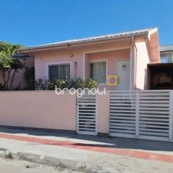 Casa com 59m², 2 quartos (sendo 1 suíte), 2 garagens, no bairro Bela Vista em Palhoça