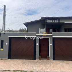 Casa com 249m², 3 quartos (sendo 2 suítes), 2 garagens, no bairro Rio Tavares em Florianópolis