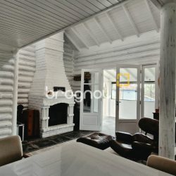 Casa com 220m², 3 quartos (sendo 1 suíte), 3 garagens, no bairro Sambaqui em Florianópolis
