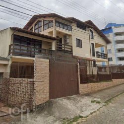 Casa Residencial com 288m², 4 quartos, 1 suíte, 4 garagens, no bairro Jardim Atlântico em Florianópolis