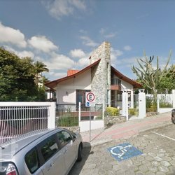 Casa Residencial com 33787m², 4 quartos, 2 suítes, 3 garagens, no bairro Trindade em Florianópolis