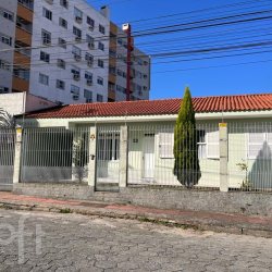 Casa Residencial com 200m², 4 quartos, 1 suíte, 3 garagens, no bairro Bela Vista em São José