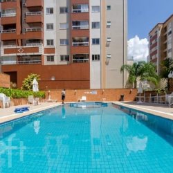 Apartamentos com 8204m², 3 quartos, 1 suíte, 2 garagens, no bairro Córrego Grande em Florianópolis