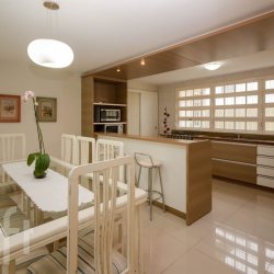 Casa Residencial com 276m², 6 quartos, 3 suítes, 4 garagens, no bairro Santa Mônica em Florianópolis