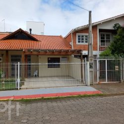 Casa Residencial com 982m², 4 quartos, 4 suítes, 2 garagens, no bairro Canasvieiras em Florianópolis