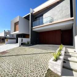 Casa Residencial com 155m², 3 quartos, 1 suíte, 2 garagens, no bairro Beira Rio em Biguaçu