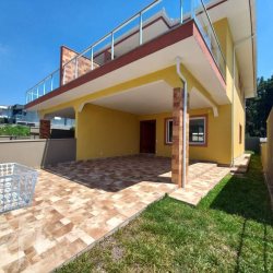Casa Residencial com 193m², 3 quartos, 2 suítes, 2 garagens, no bairro Ingleses em Florianópolis