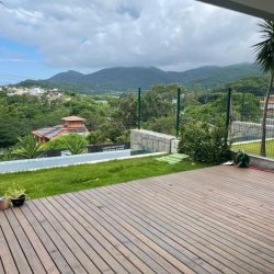 Casa Residencial com 234m², 3 quartos, 1 suíte, no bairro Lagoa da Conceição em Florianópolis