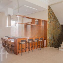 Casa Residencial com 488m², 5 quartos, 2 suítes, 6 garagens, no bairro Cacupé em Florianópolis