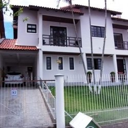Casa Residencial com 240m², 3 quartos, 1 suíte, 1 garagem, no bairro Jardim Atlântico em Florianópolis