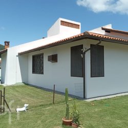 Casa Residencial com 223m², 4 quartos, 2 suítes, 4 garagens, no bairro Córrego Grande em Florianópolis