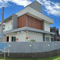 Casa Residencial com 161m², 3 quartos, 3 suítes, 2 garagens, no bairro Ingleses em Florianópolis
