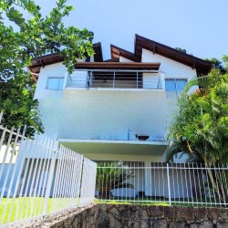 Casa Residencial com 2268m², 4 quartos, 3 suítes, 2 garagens, no bairro Sambaqui em Florianópolis