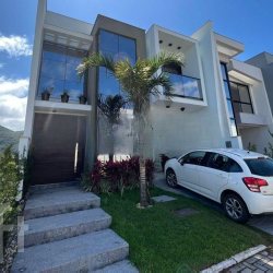 Casa Residencial com 158m², 3 quartos, 1 suíte, 1 garagem, no bairro Beira Rio em Biguaçu