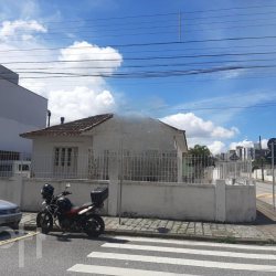 Casa Residencial com 120m², 3 quartos, 1 garagem, no bairro Balneário em Florianópolis