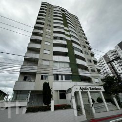 Apartamentos com 80m², 2 quartos, 1 suíte, 1 garagem, no bairro Barreiros em São José