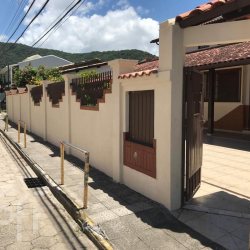 Casa Residencial com 25878m², 5 quartos, 2 suítes, no bairro Lagoa da Conceição em Florianópolis