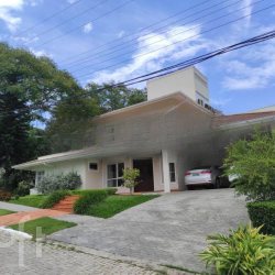 Casa Residencial com 32988m², 4 quartos, 3 suítes, 4 garagens, no bairro Saco Grande em Florianópolis