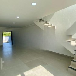 Casa Residencial com 130m², 2 quartos, 2 suítes, 2 garagens, no bairro São João do Rio Vermelho em Florianópolis