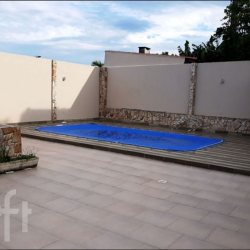 Casa Residencial com 210m², 6 quartos, 1 suíte, 3 garagens, no bairro Jardim Atlântico em Florianópolis