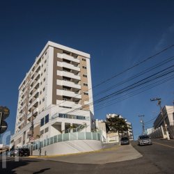 Apartamentos com 13164m², 3 quartos, 1 suíte, 2 garagens, no bairro Capoeiras em Florianópolis
