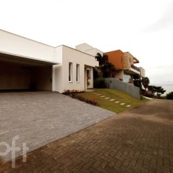 Casa Residencial com 185m², 2 quartos, 2 suítes, 2 garagens, no bairro Cacupé em Florianópolis