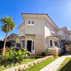 Casa Residencial com 240m², 4 quartos, 2 suítes, 4 garagens, no bairro Trindade em Florianópolis