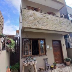 Casa Residencial com 100m², 3 quartos, 1 suíte, 1 garagem, no bairro São João do Rio Vermelho em Florianópolis