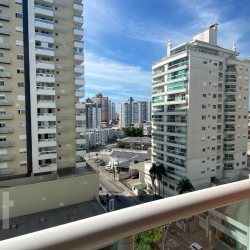 Apartamentos com 8302m², 3 quartos, 1 suíte, 1 garagem, no bairro Campinas em São José