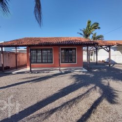 Casa Residencial com 60m², 2 quartos, 3 garagens, no bairro Pinheira em Palhoça