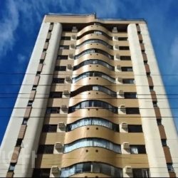 Apartamentos com 12328m², 3 quartos, 1 suíte, 1 garagem, no bairro Centro em Florianópolis