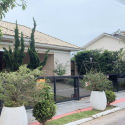 Casa Residencial com 19794m², 4 quartos, 3 suítes, 2 garagens, no bairro Cachoeira do bom Jesus em Florianópolis